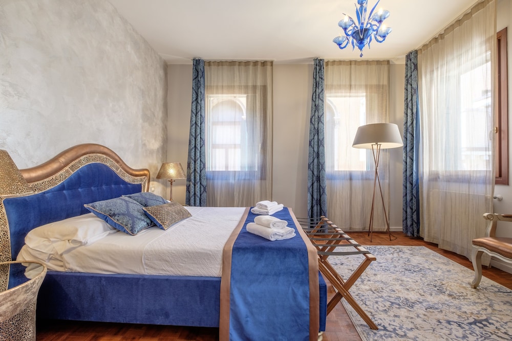 Luxury Apartment photo 2