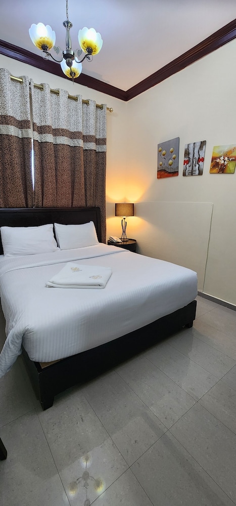 Standard Studio, 1 Queen Bed, Smoking, City View photo 3