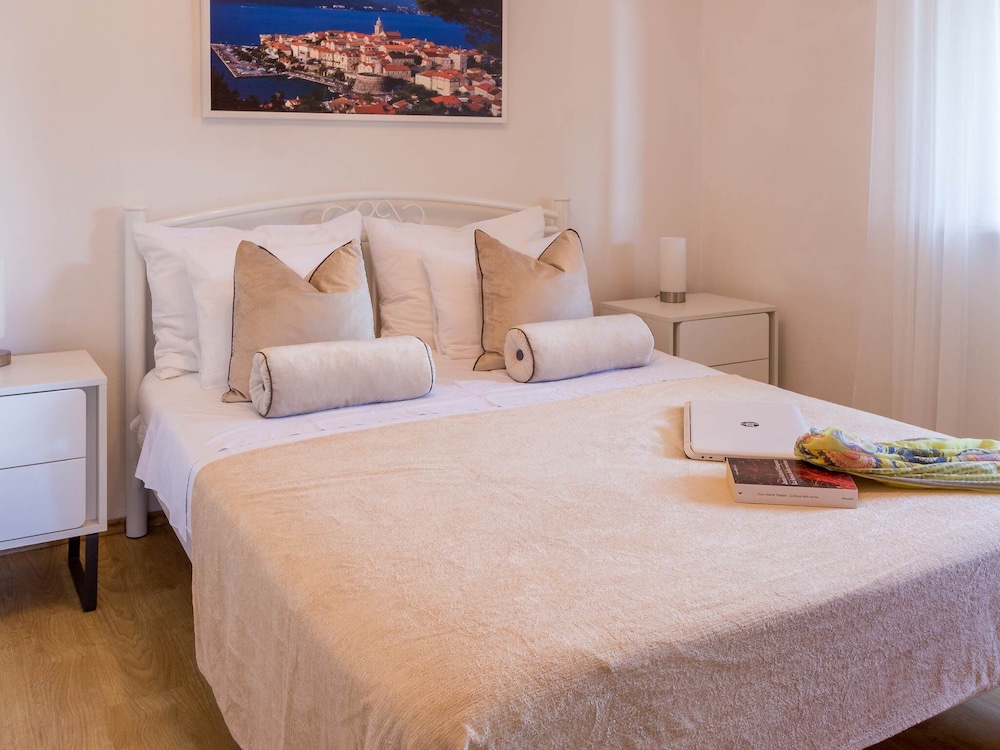 Apartment (Two-Bedroom Apartment with Sea View)
