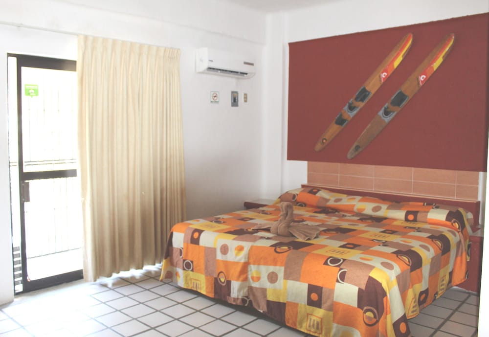 Standard Room, 1 King Bed photo 1