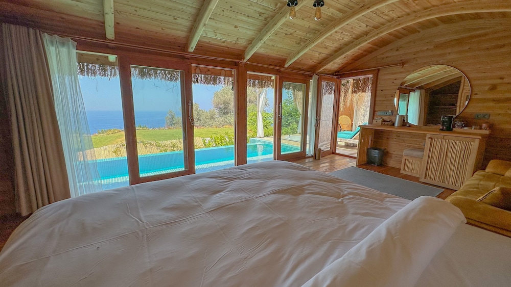 Sardunya ( Private Pool and Jacuzzi )