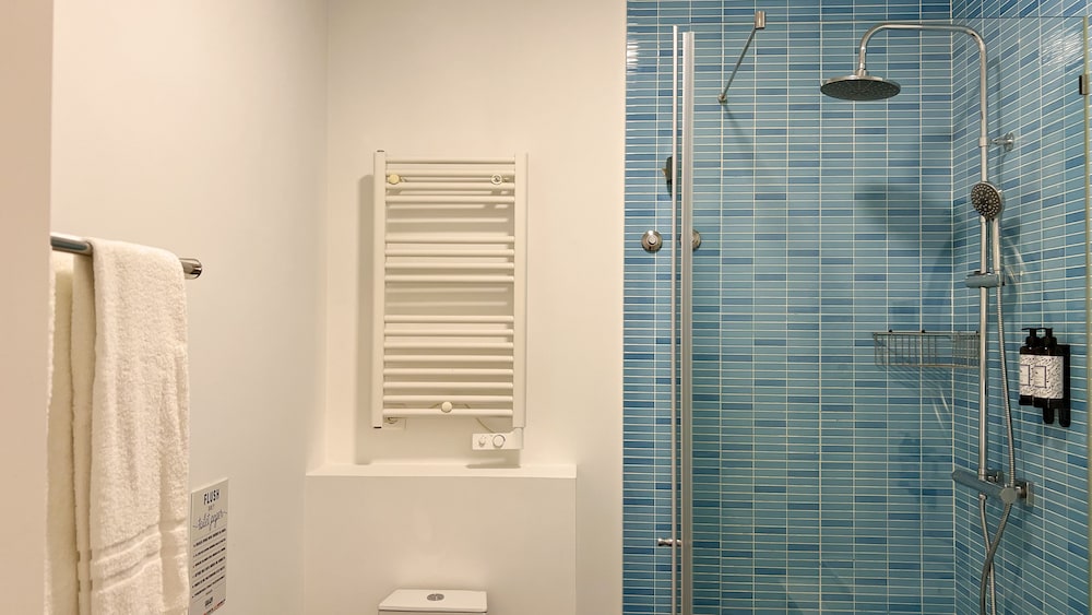 Double Room - Photo 16