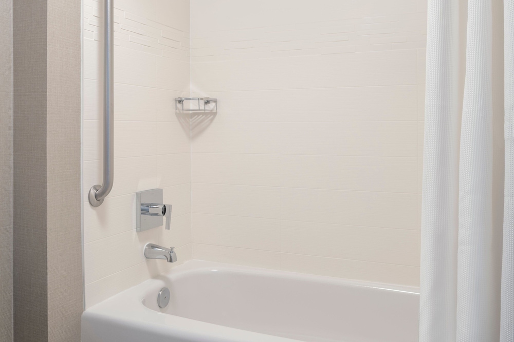 Suite, 1 Bedroom - Photo 10