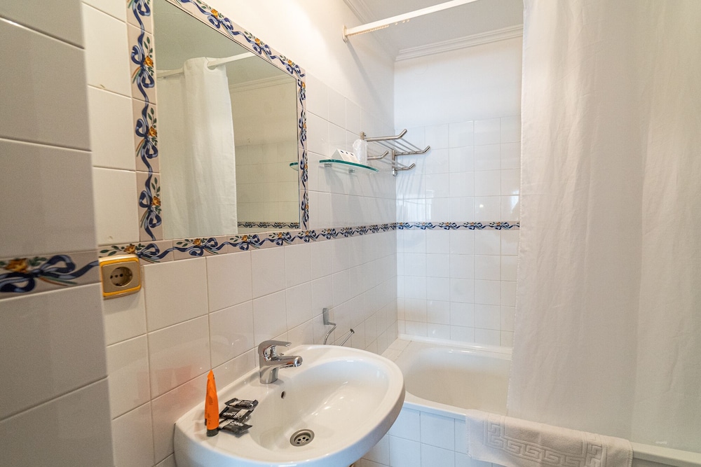 Triple Room, 3 Twin Beds photo 2