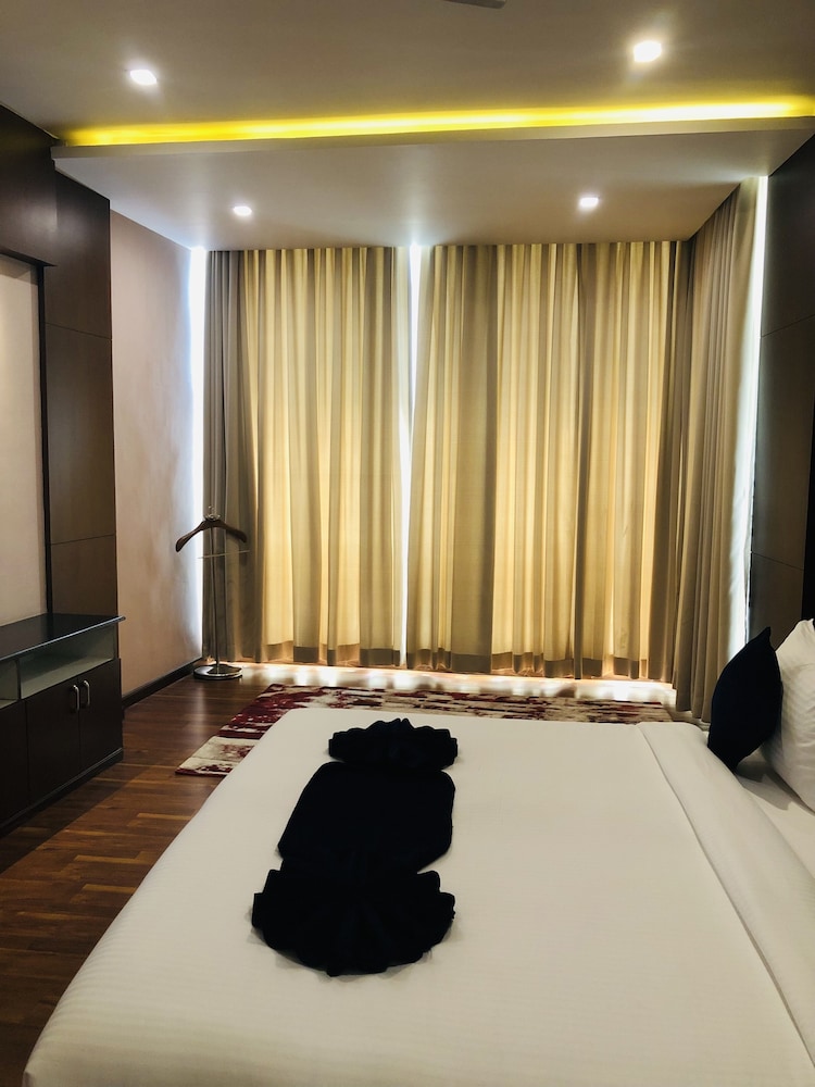 Presidential Room, 1 Bedroom, 2 Bathrooms