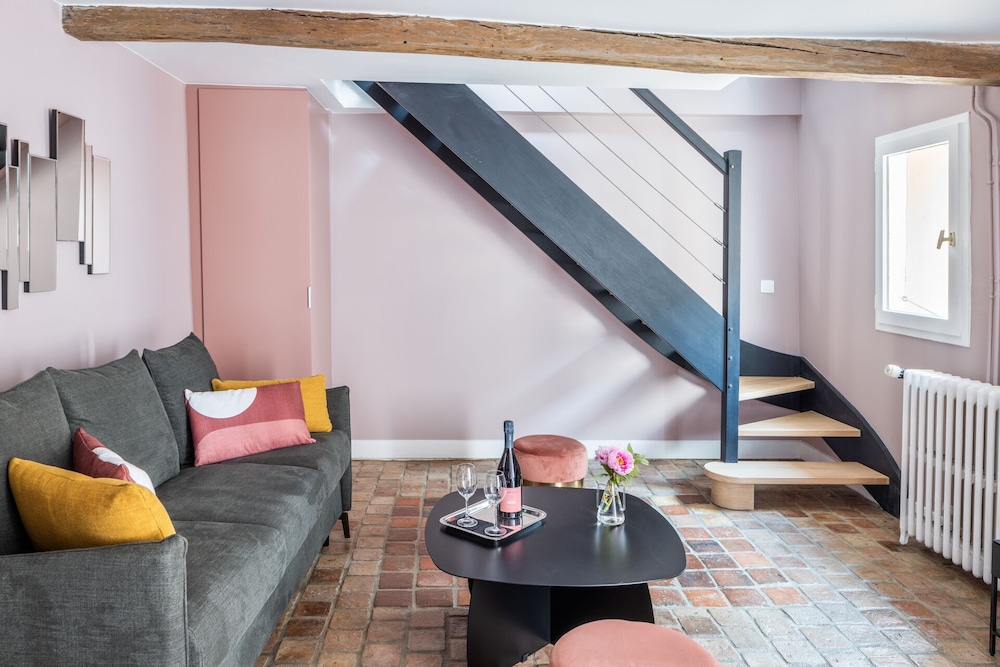Deluxe Suite, Ensuite, Courtyard View (Rosé de Saignée) photo 1