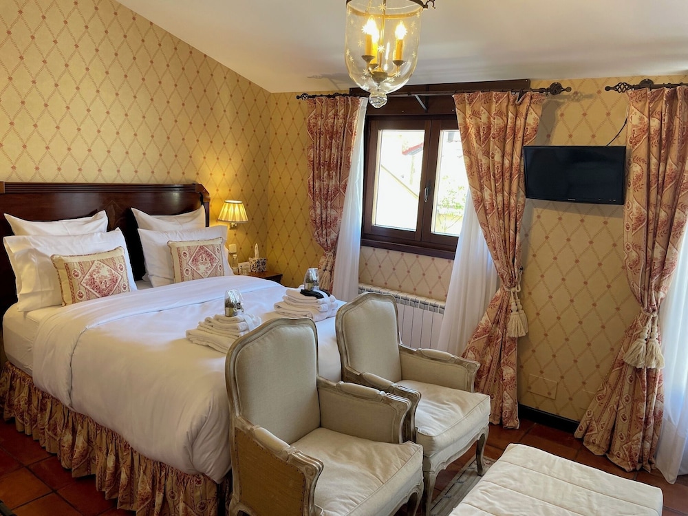 Manor Suite # 4, MountainView