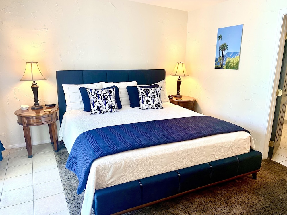 Suite, 1 King Bed, Pool View photo 3