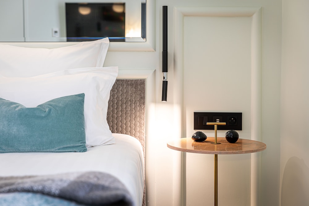 Superior Room, 1 Queen Bed photo 2