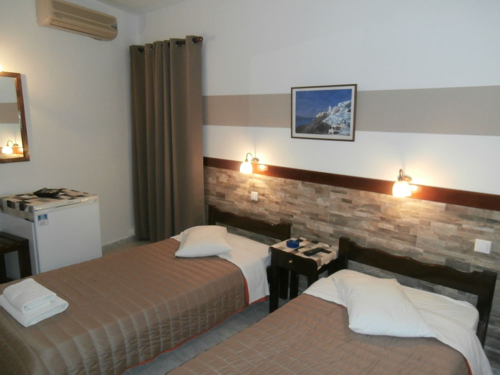 Double Room (No Balcony) - Photo 5