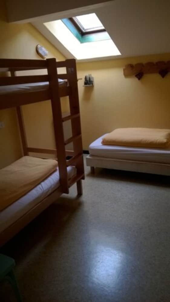 Basic Triple Room photo 1