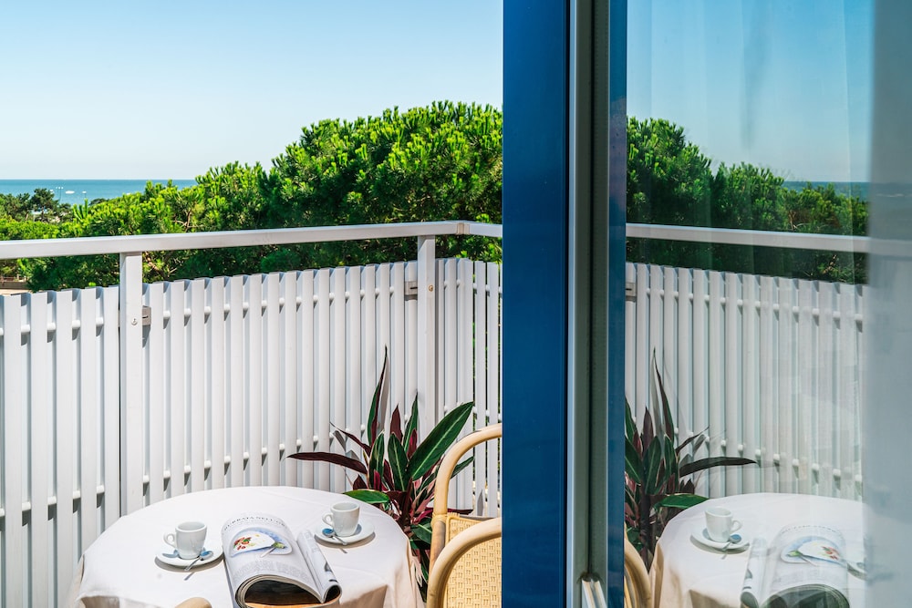 Comfort Double Room, Partial Sea View photo 3