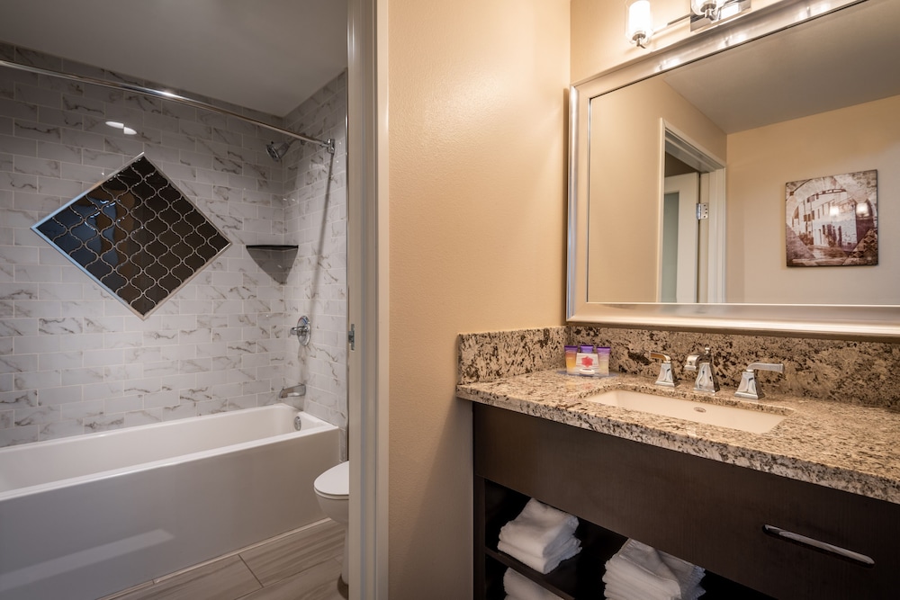 Luxury Room, 2 Queen Beds - Photo 4