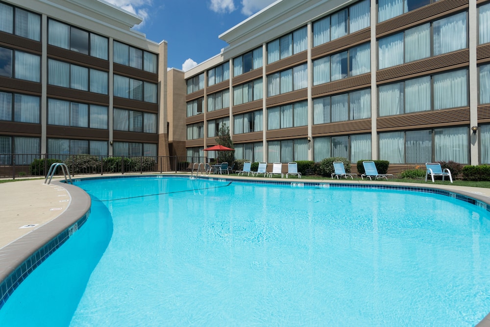 Standard Room, 2 Double Beds, Pool View - Photo 2