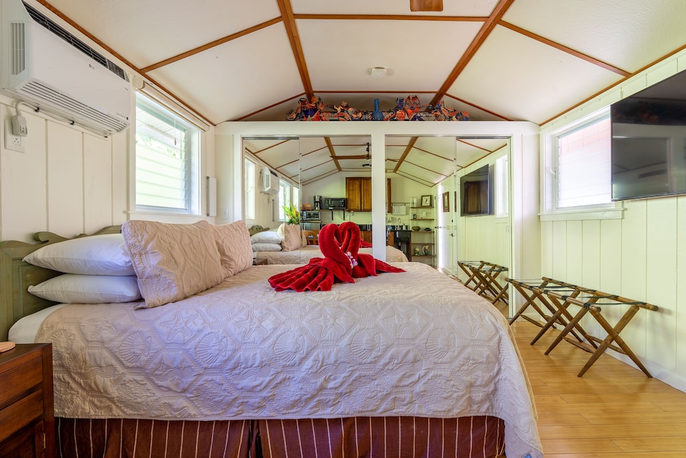 Canal Cottage B
