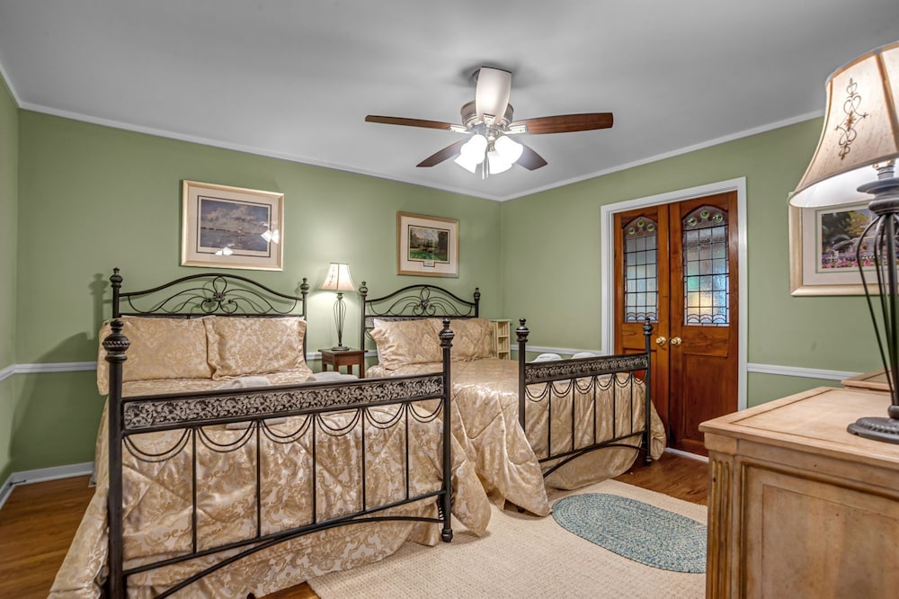 Townhome, Multiple Beds, Patio, Garden View (4 Genoa Court)
