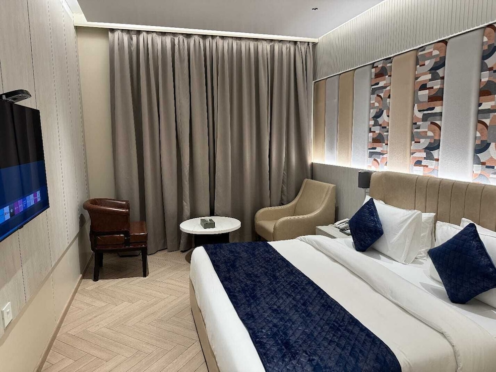 Luxury Room - Photo 8
