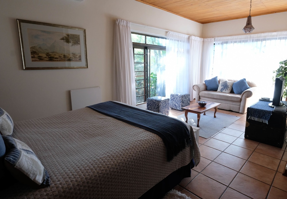 Luxury Room, 1 Queen Bed (Room D) photo 2