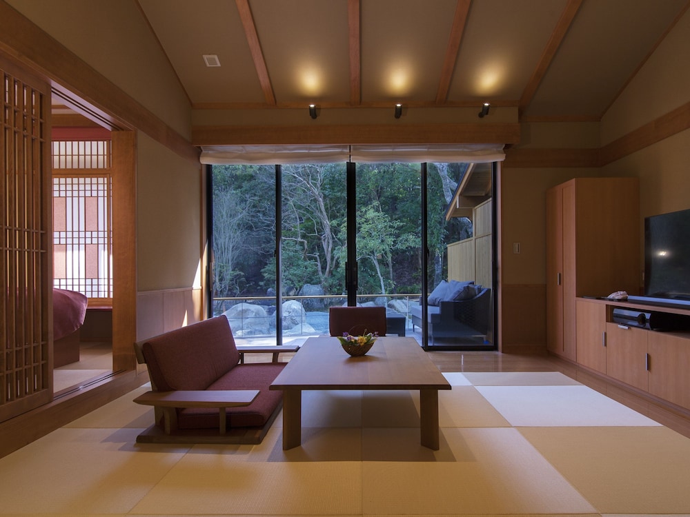 Japanese Western Style Twin Room with Private Open-air Bath - Photo 2