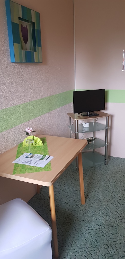 Basic Single Room, 1 Twin Bed photo 3