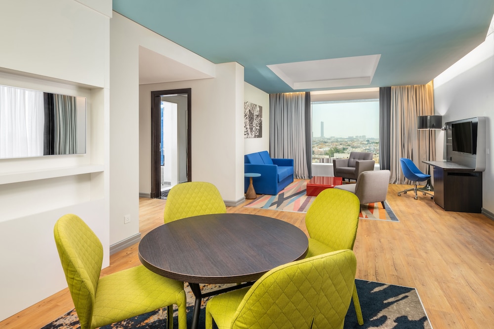 Suite - Photo 3
