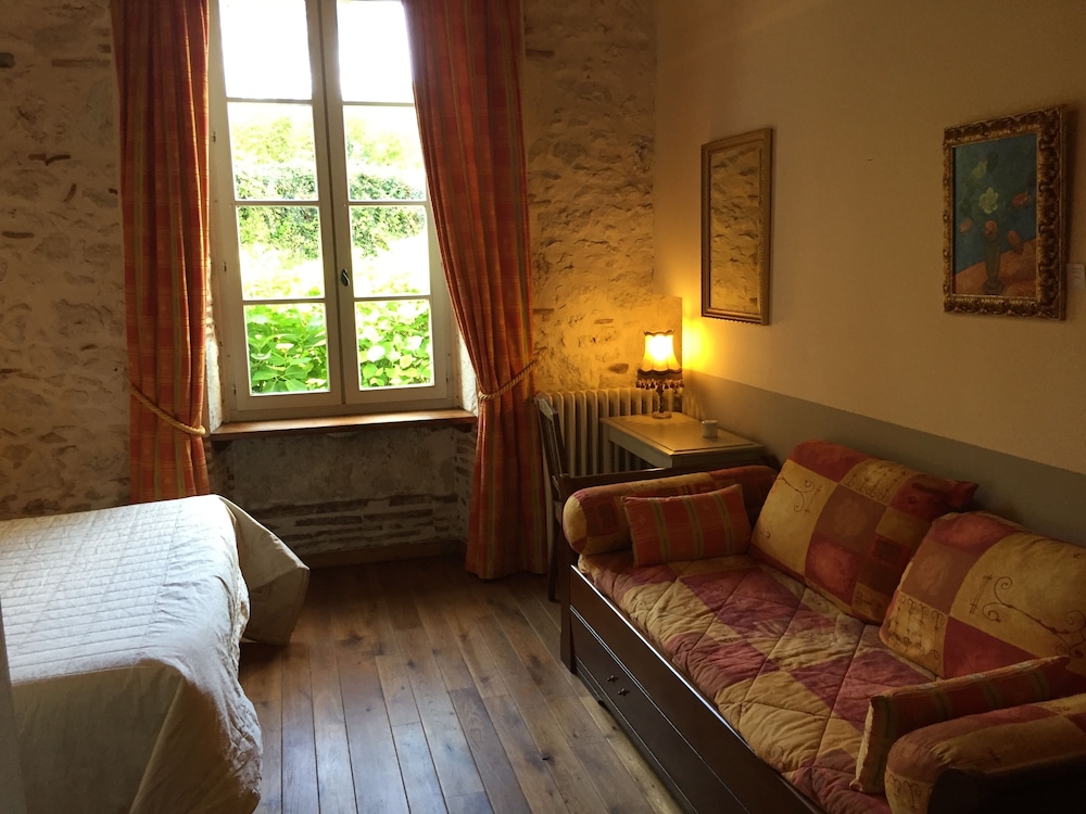 Classic Triple Room, Ensuite, Garden View (Chambre Musique) photo 2