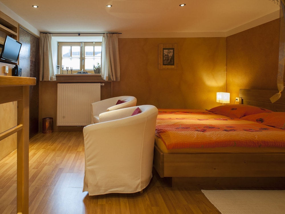 Comfort Apartment, 1 King Bed, Garden View photo 3
