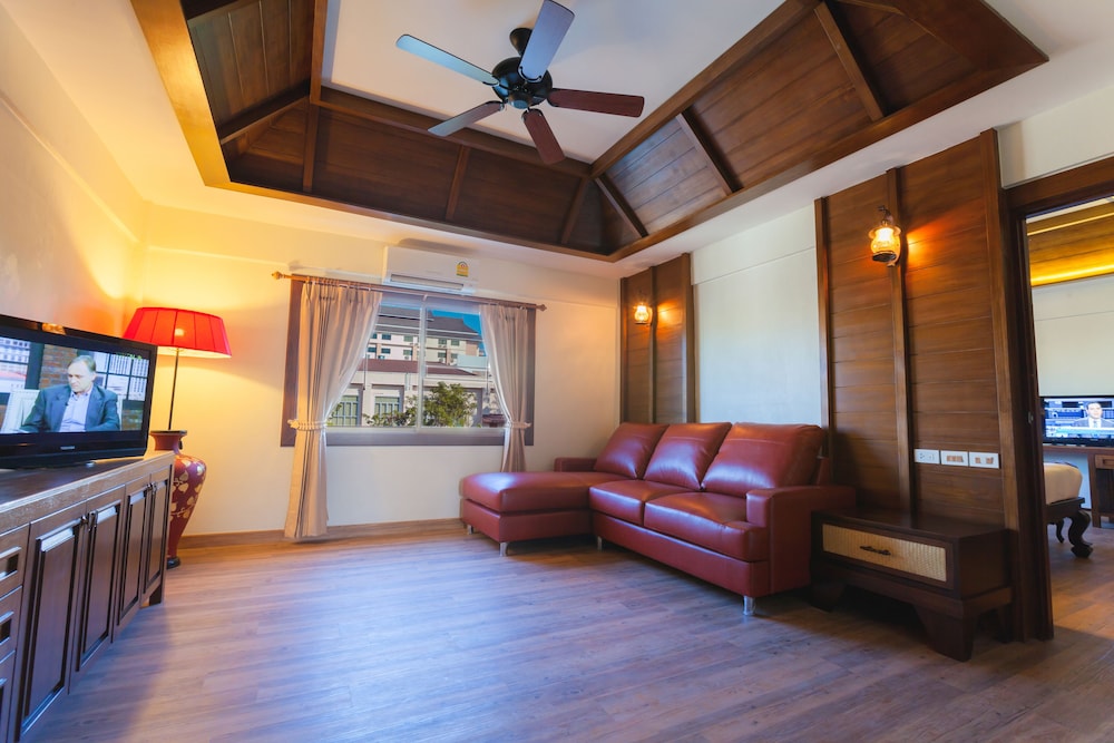 Suite King Size Bed - Photo 2