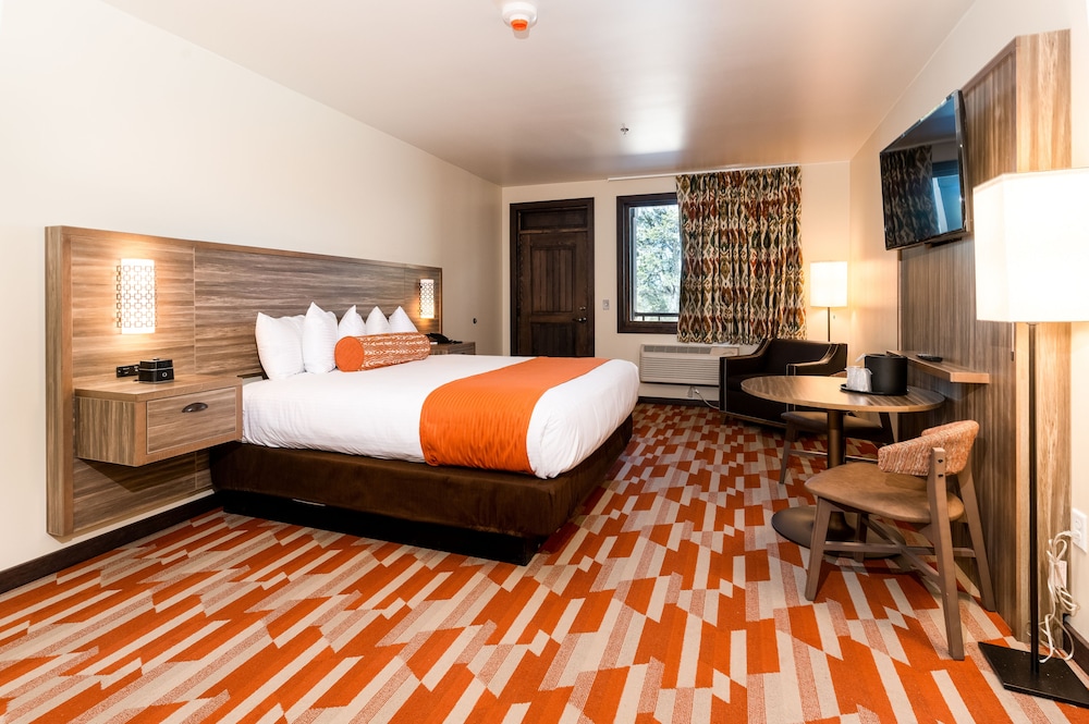 Standard Room, 1 King Bed (South) at Maswik Lodge - Inside the Park in Grand Canyon