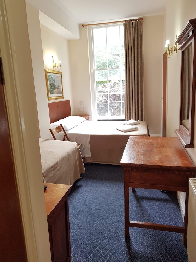 Triple Room, Ensuite photo 3