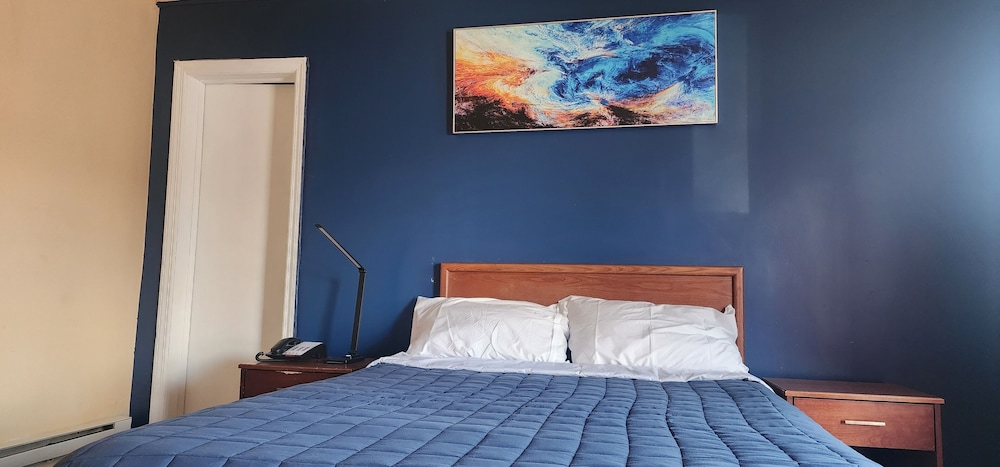 Deluxe Room, 1 Queen Bed photo 1