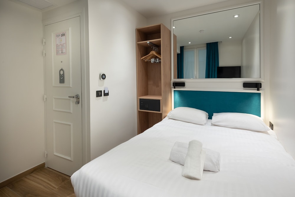 Standard Room thumbnail 5