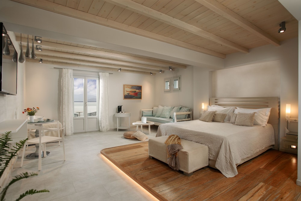 Superior Suite - Photo 6