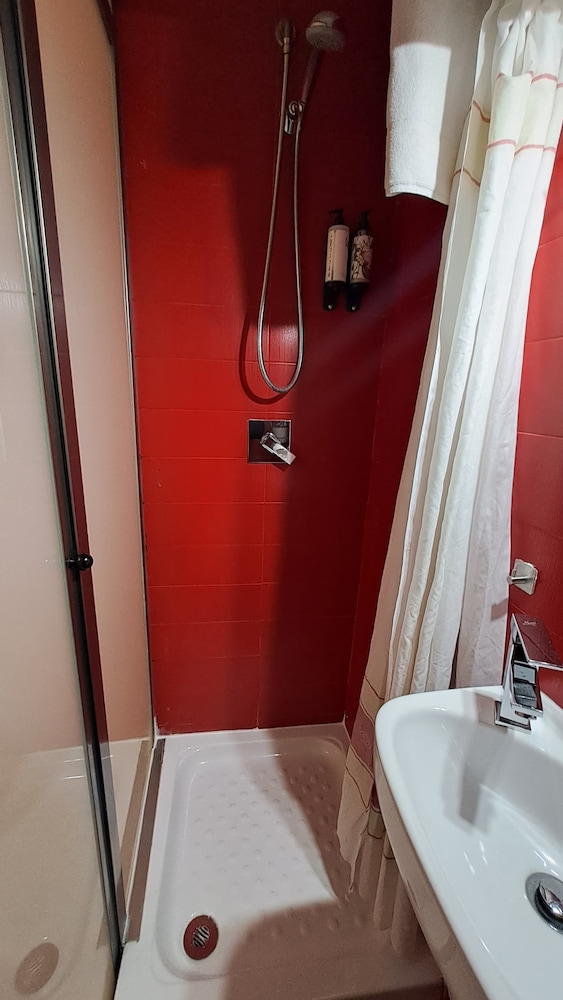 Classic Single Room, Ensuite photo 2
