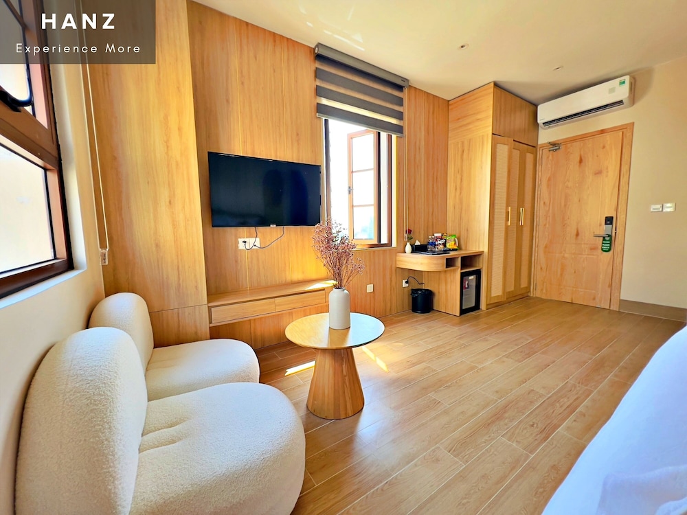 Deluxe Double Room, 1 Queen Bed, Balcony, City View - Photo 9