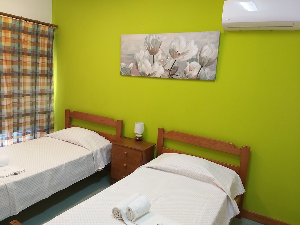 Twin Room, Shared Bathroom - Photo 3