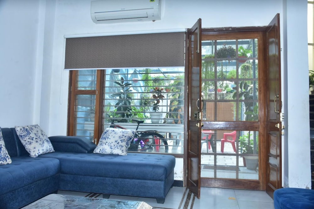 Deluxe Studio Suite - Photo 3