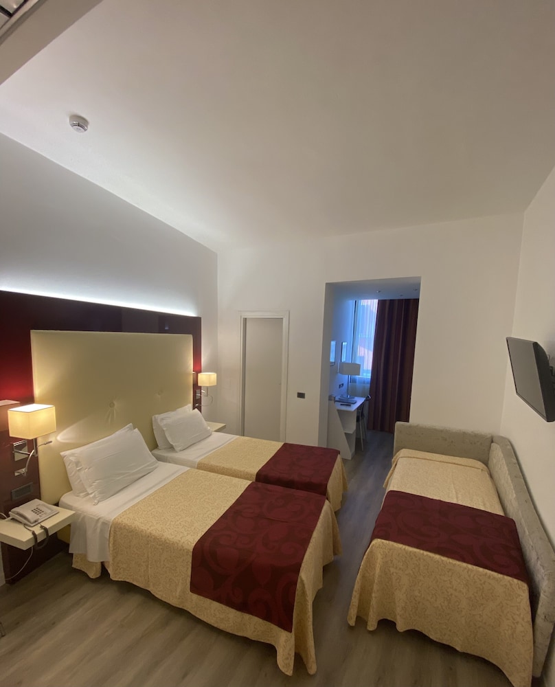 Standard Triple Room - Photo 7