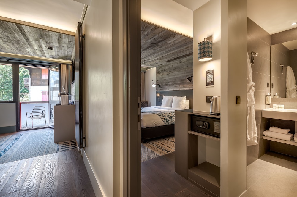 Deluxe Suite, Balcony, Mountain View