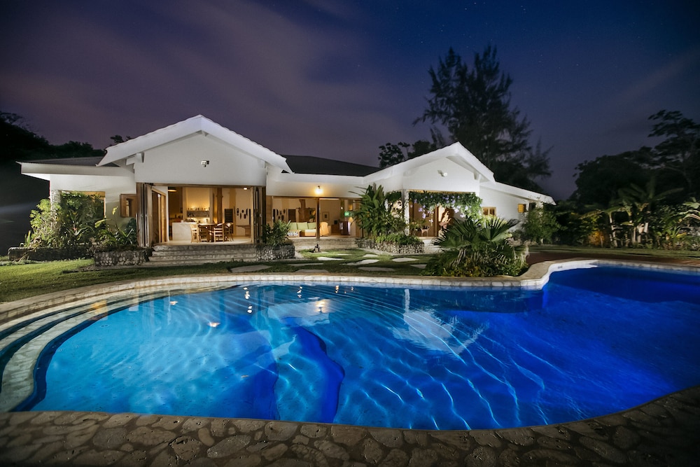 Nakatumble Estate (Exclusive Stay - Sleeps up to 26)