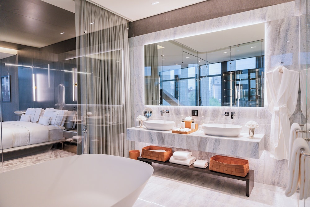 Ambassador Suite photo 2