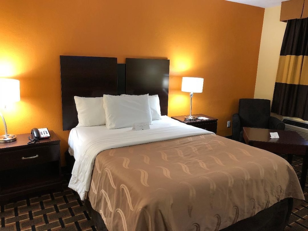 Standard Room, 1 Queen Bed, Non Smoking - Photo 1