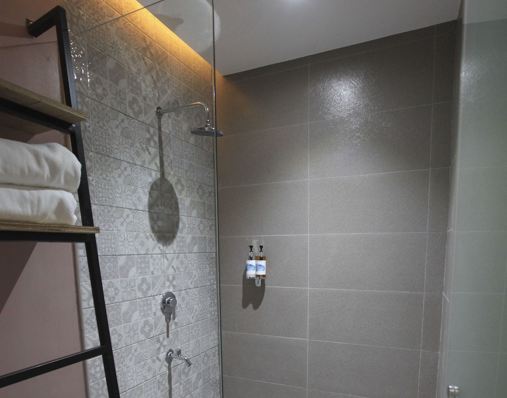 Quadruple Room - Photo 4
