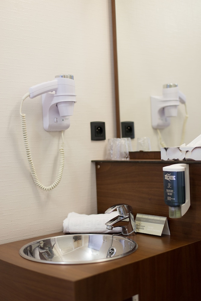 Standard Twin Room - Photo 7