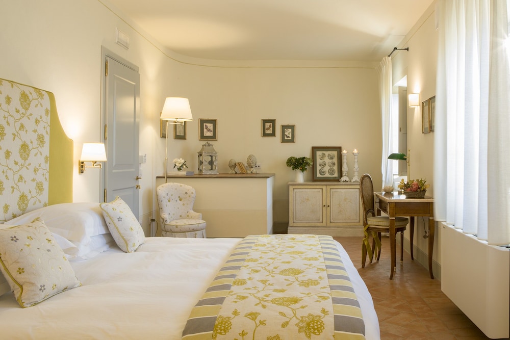 Deluxe Double Room, 1 King Bed photo 3