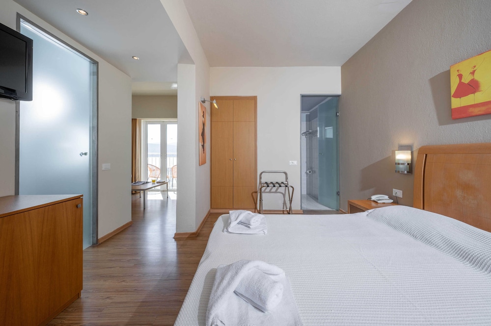 Suite, Sea View