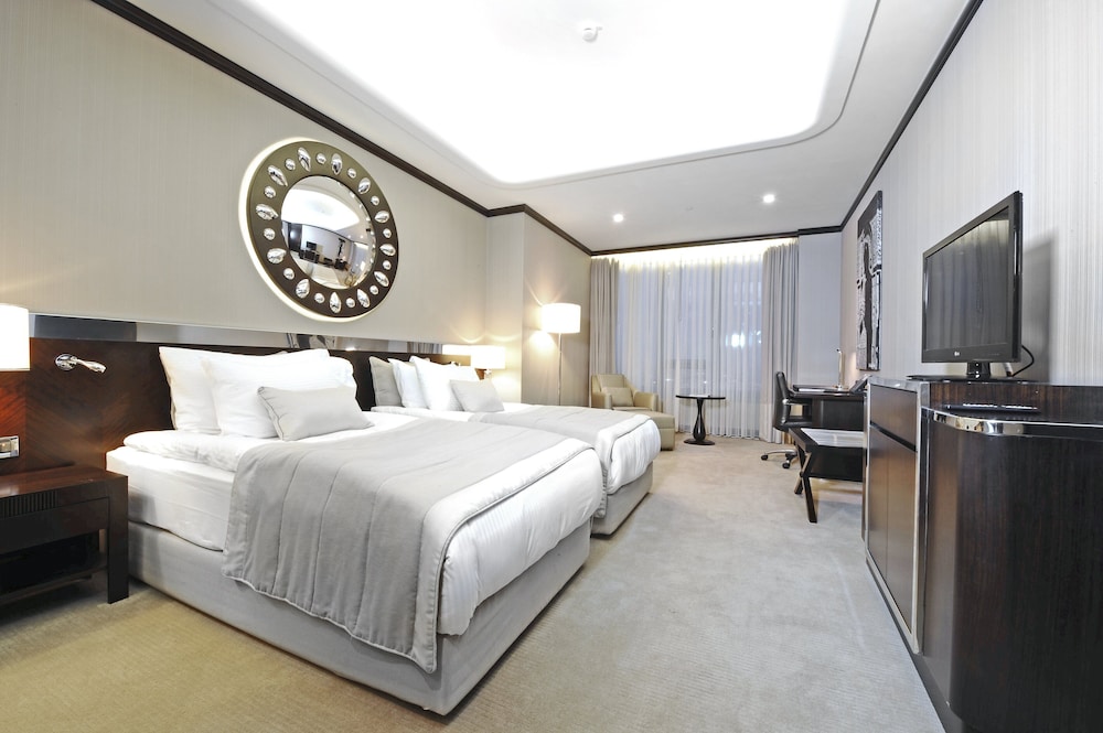 Standard Room, 2 Twin Beds, City View - Photo 8