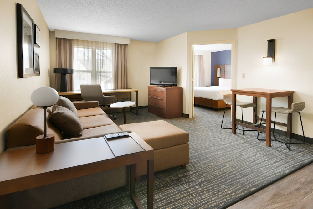 Suite, 1 Bedroom - Photo 1