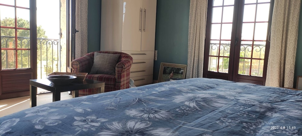 Deluxe Suite photo 2