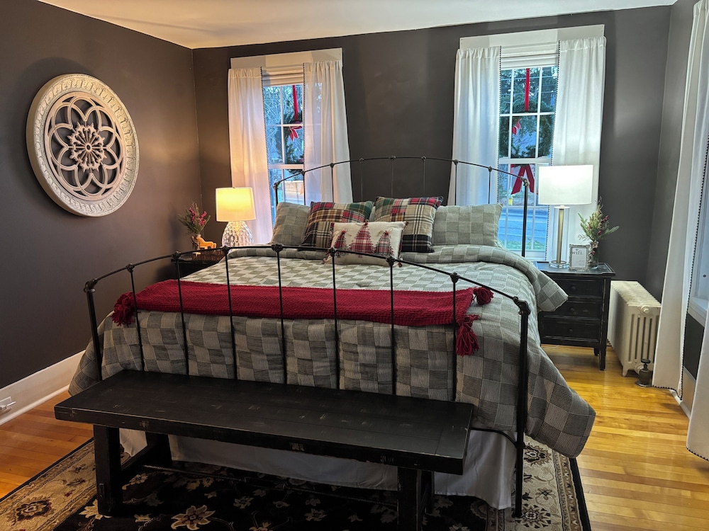 Luxury Single Room, 1 King Bed, City View, Ground Floor